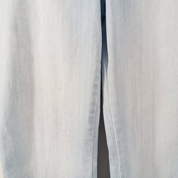 Spanx, Light Wash, High Rise, Flare Leg, Pull On, Sculpting Jean, Size Large - Picture 5 of 16